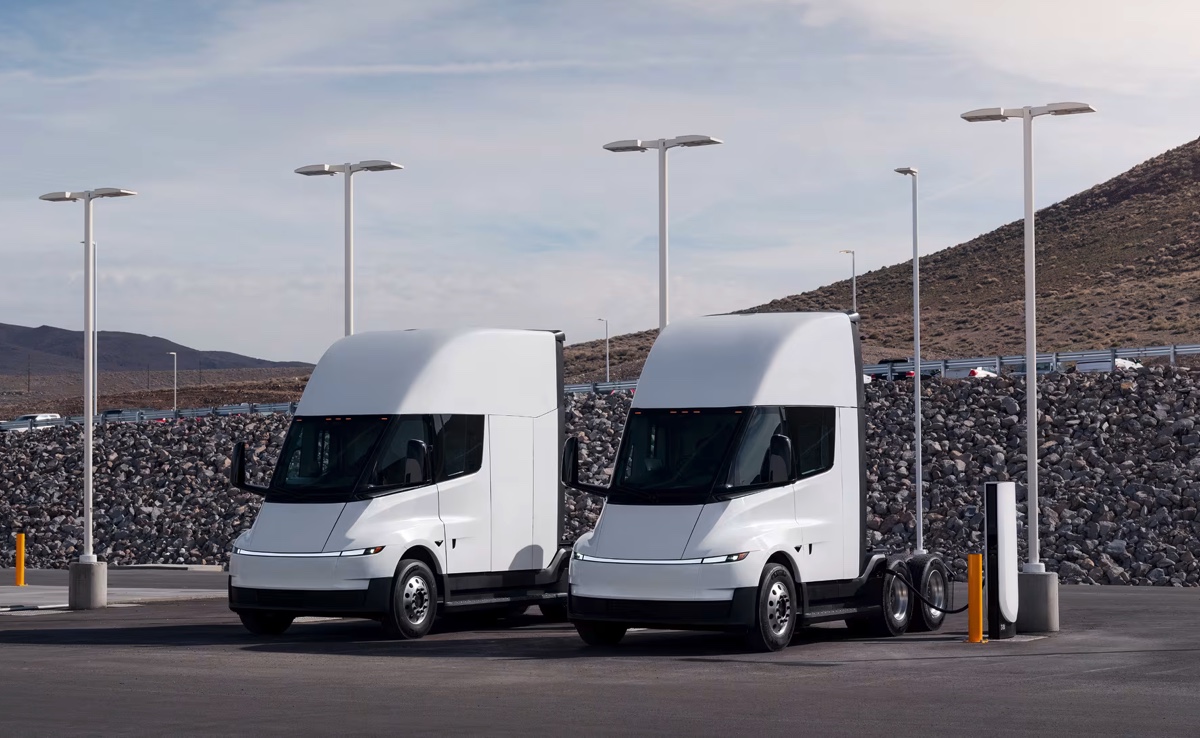 Tesla adding more public Semi Megachargers with Forum Mobility